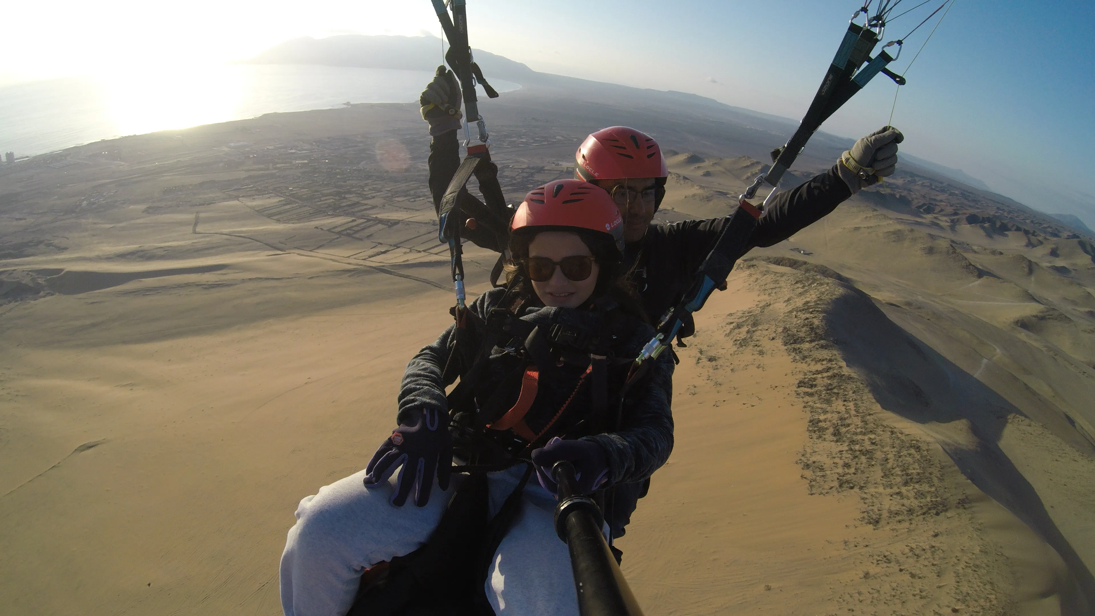 Cliente disfrutando vuelo en parapente
